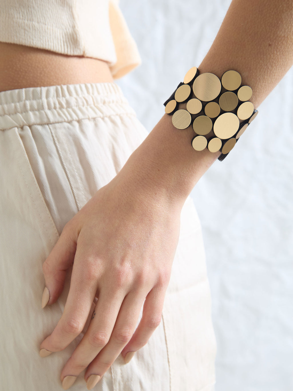 Brazalete Abstraction Asimétrico - Oro