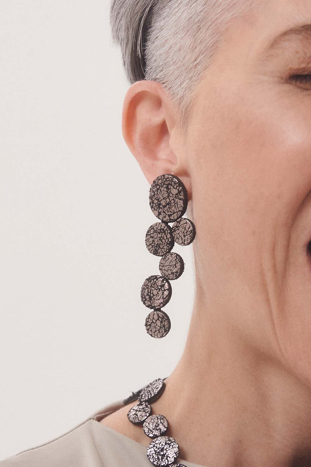 Pendientes Abstraction Largos - Peltre Craquelado